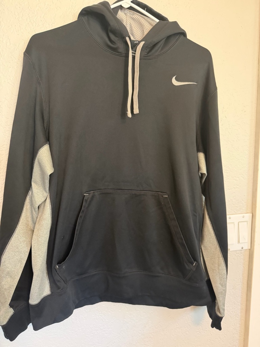 Nike Black Hoodie with Light Gray Accents Men's Pullover Size M